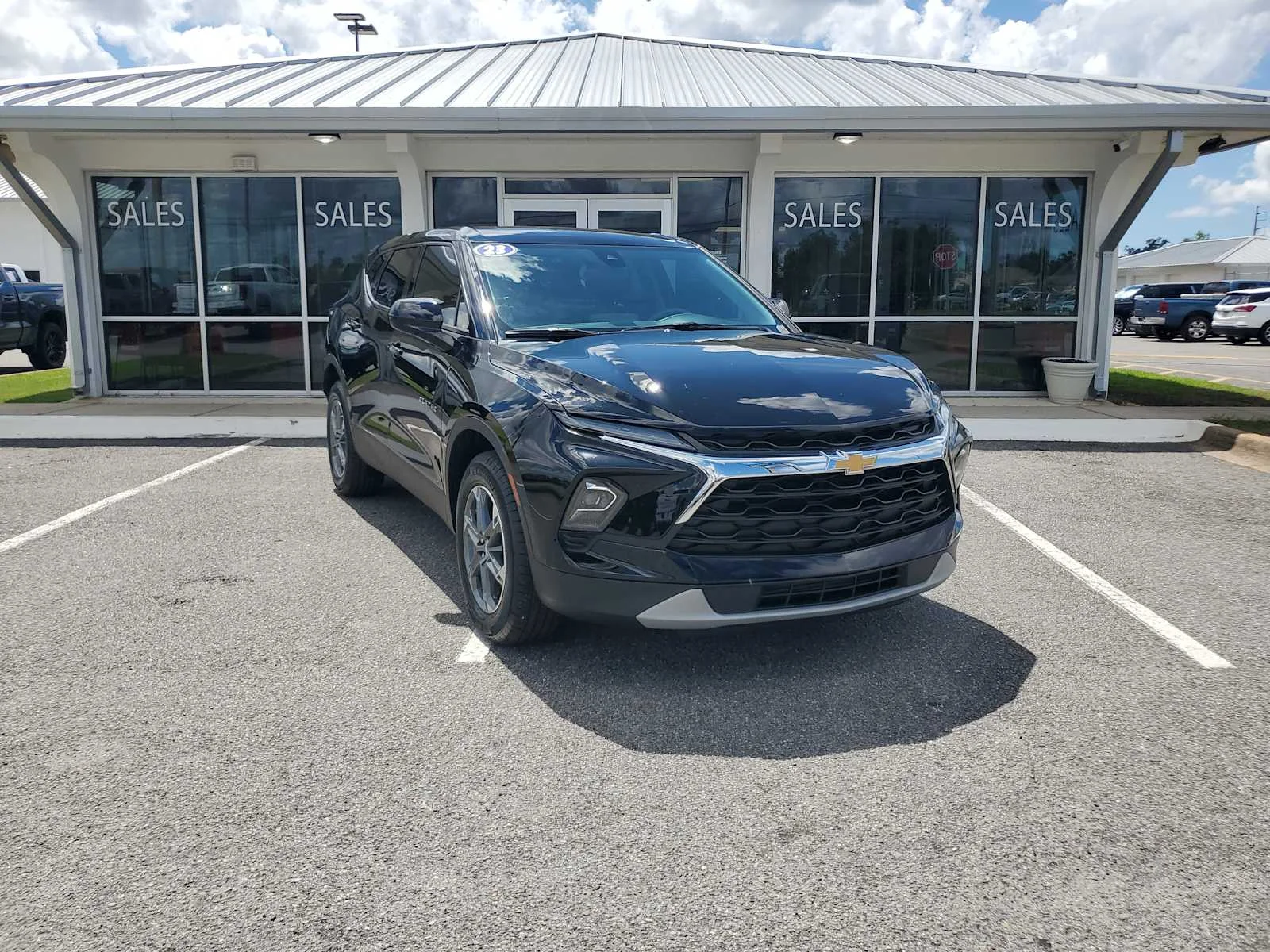 Used 2023 BLACK Chevrolet LT image 9