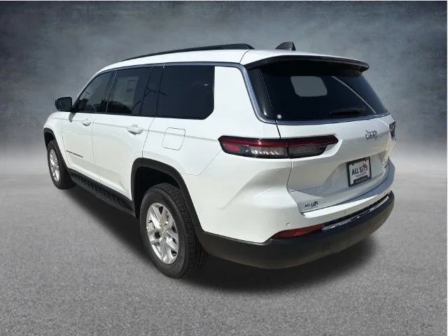 New 2026 Bright White Clear-Coat Exterior Paint Jeep Laredo X image 6