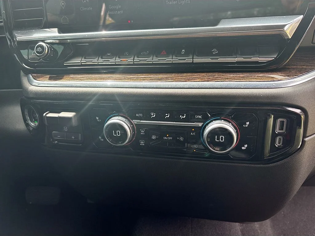 Used 2024 Onyx Black GMC Elevation image 24