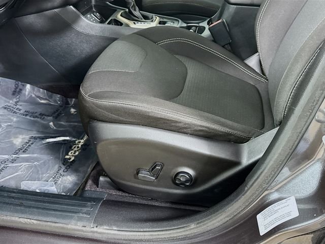 Used 2016 Gray Jeep Latitude image 18