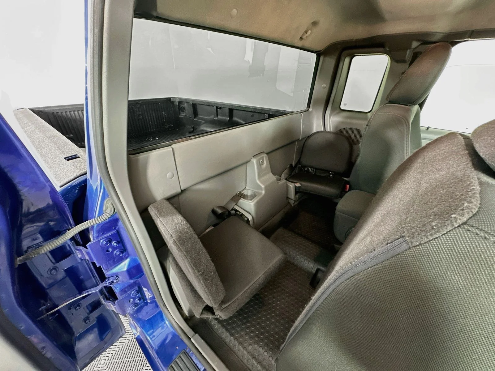 Used 2011 Vista Blue Metallic Ford XLT image 24