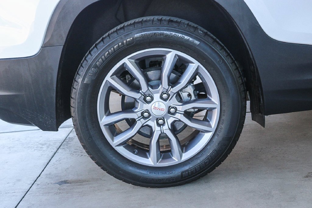 Used 2023 White GMC SLT image 10