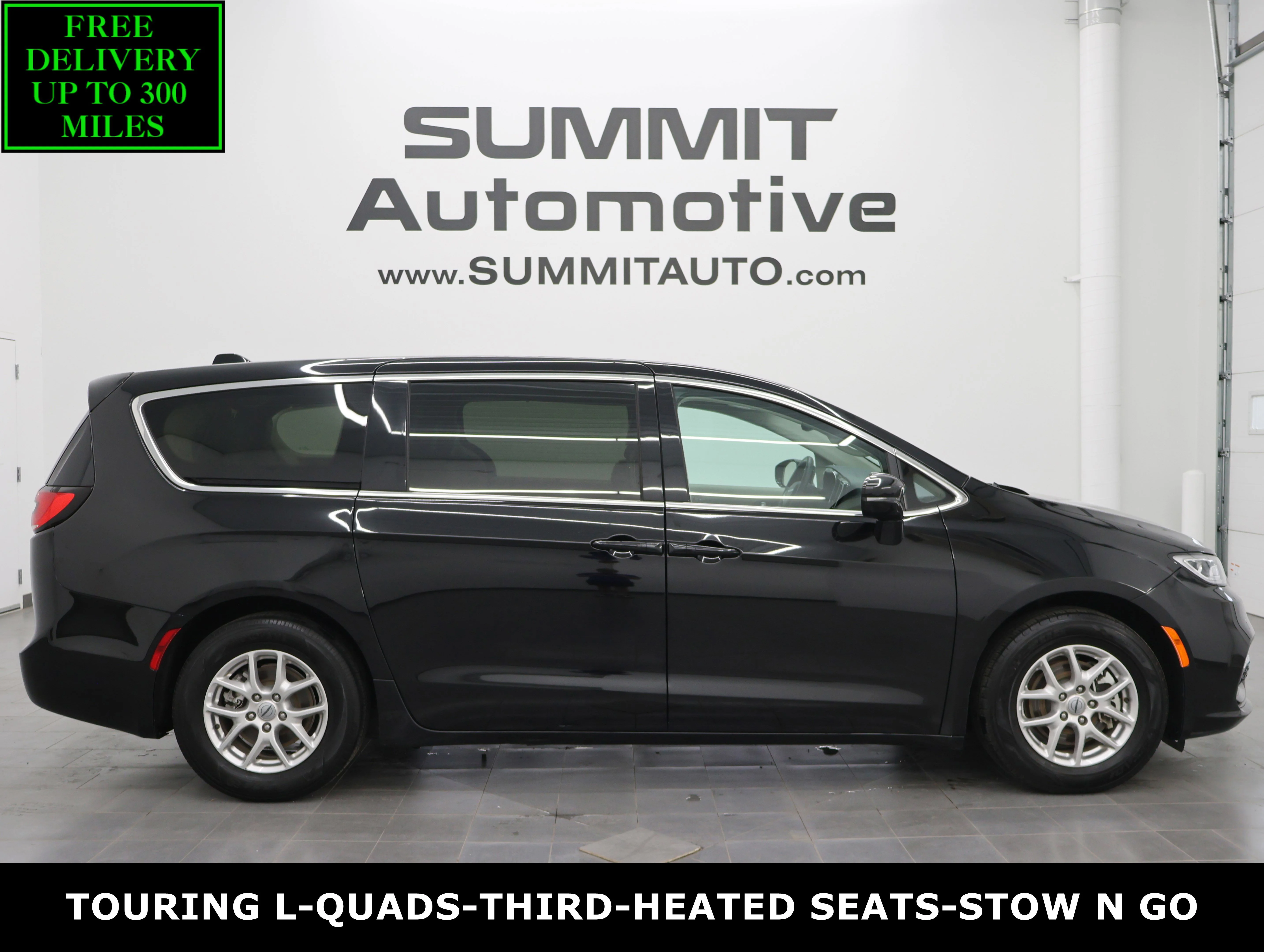 2024 Chrysler Pacifica Touring L's photo