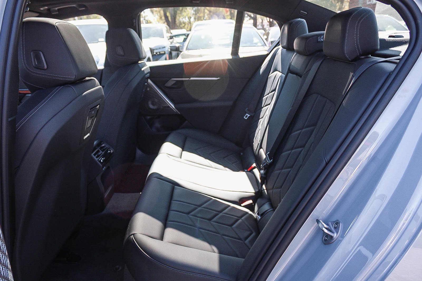 New 2027 Brooklyn Grey Metallic BMW 550e xDrive image 16