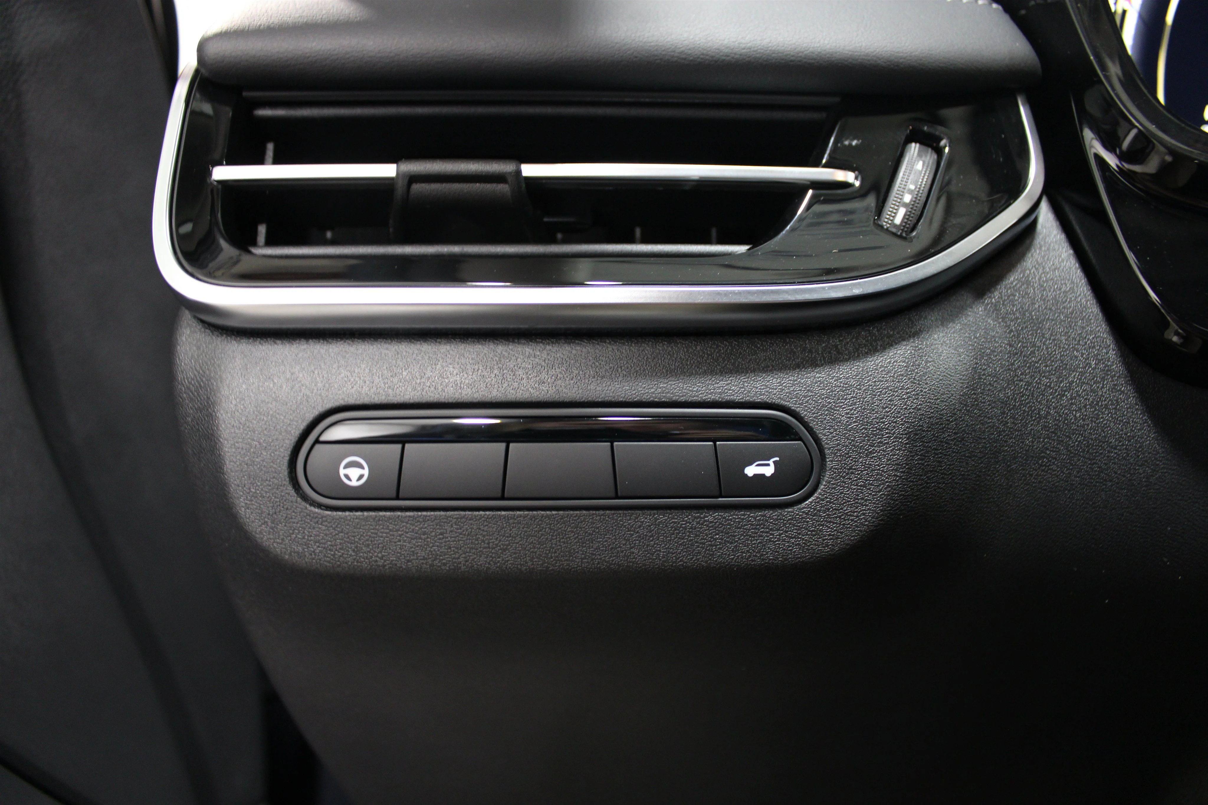 2026 INFINITI QX60 LUXE - Photo 8