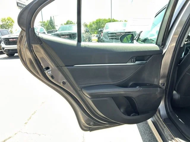 Used 2018 Gray Toyota XLE image 19