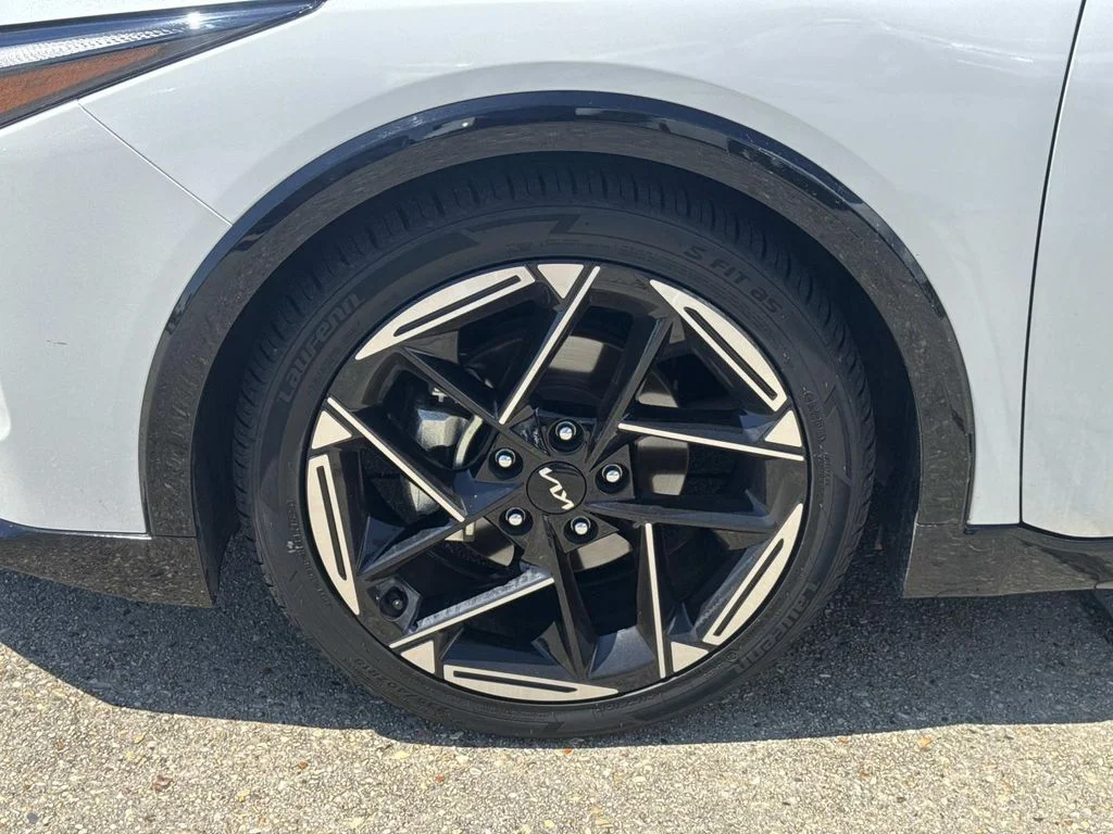 Certified Used 2025 White Kia GT-Line image 4