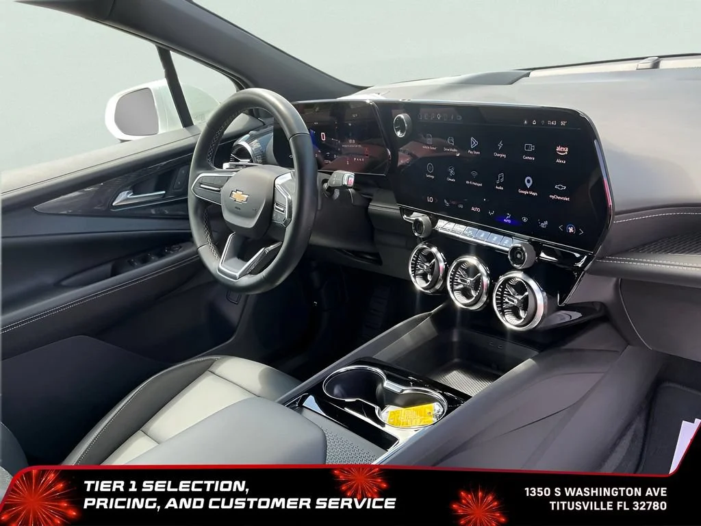 Used 2024 Summit White Chevrolet LT image 21