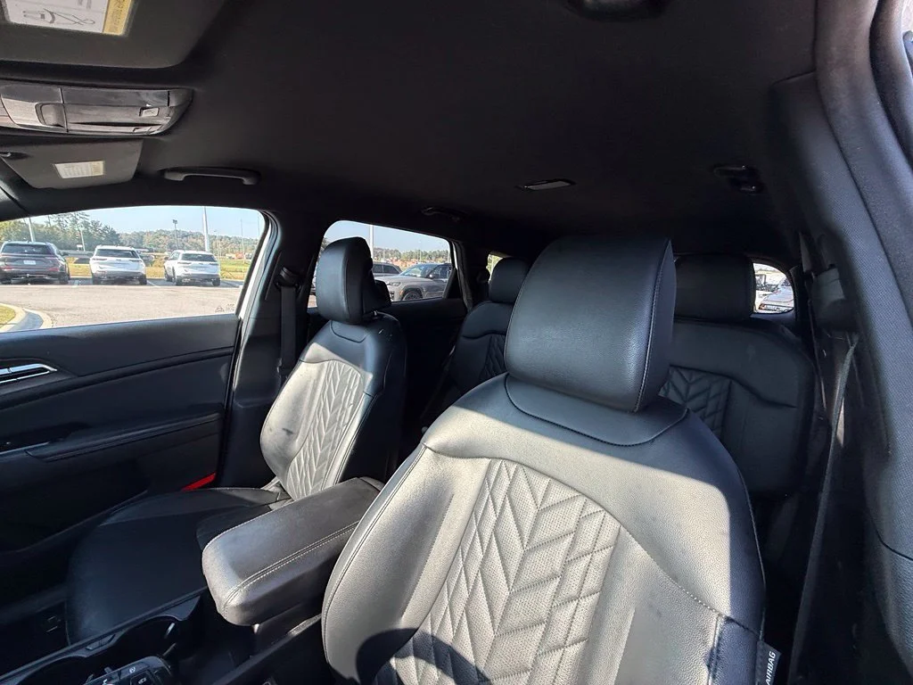 Used 2023 White Kia X-Line image 23