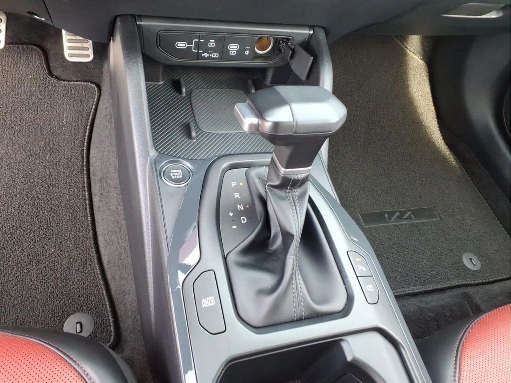 Used 2025 White Kia GT-Line Turbo image 27