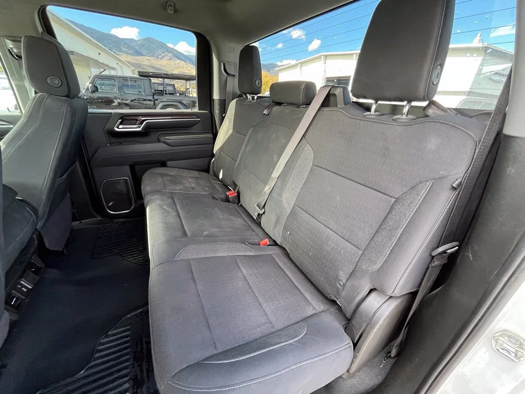 Used 2025 Summit White Chevrolet LT image 14