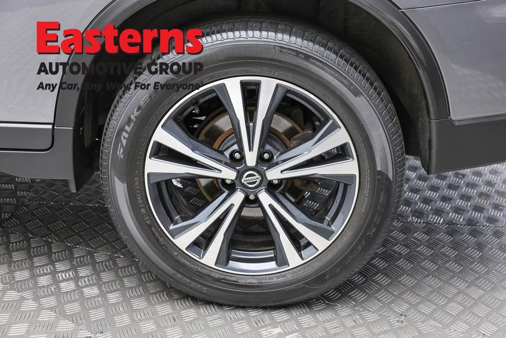 Used 2020 Gray Nissan SV image 8