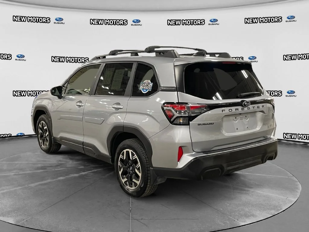 Used 2025 Ice Silver Metallic Subaru Premium image 3