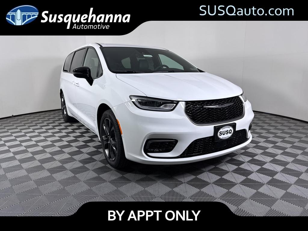 2026 Chrysler Pacifica Select's photo