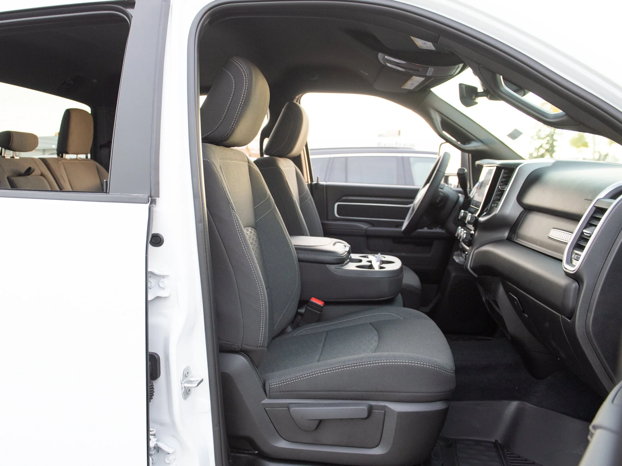 New 2027 White RAM Big Horn* Crew Cab 4x4, 8