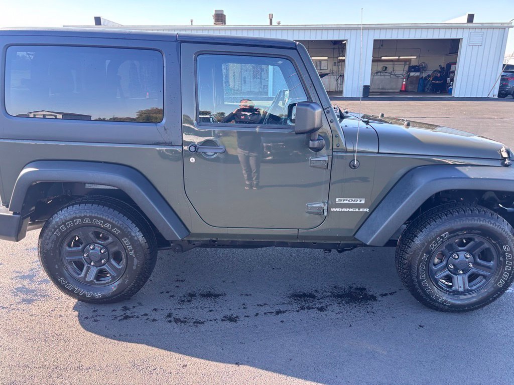 Used 2015 Tank Clearcoat Jeep Sport image 4