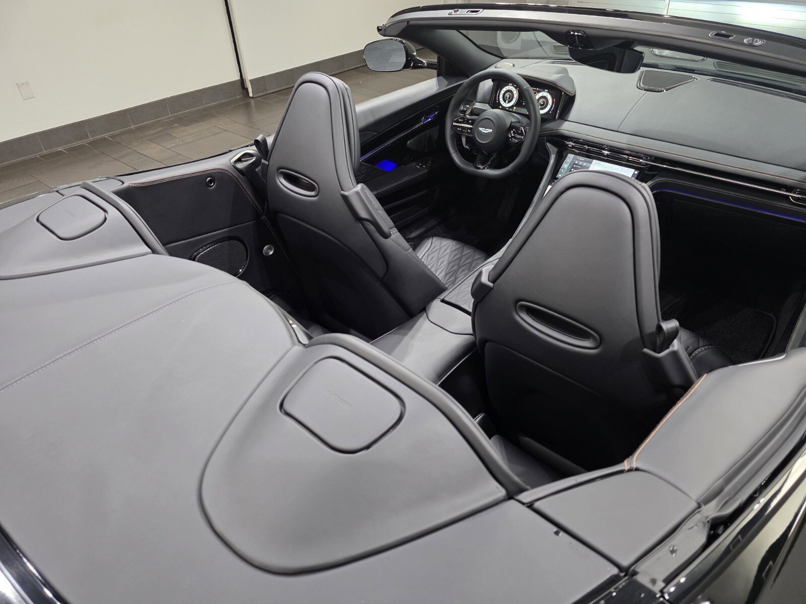 2026 Aston Martin DB12 Base - Photo 19
