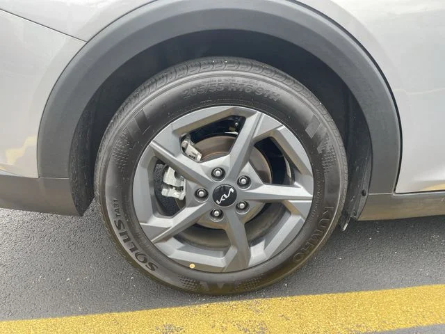 2025 Kia K4 LXS - Photo 33