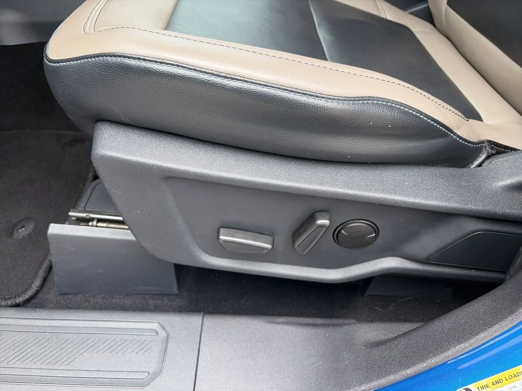 Used 2021 Blue Ford Wildtrak image 12