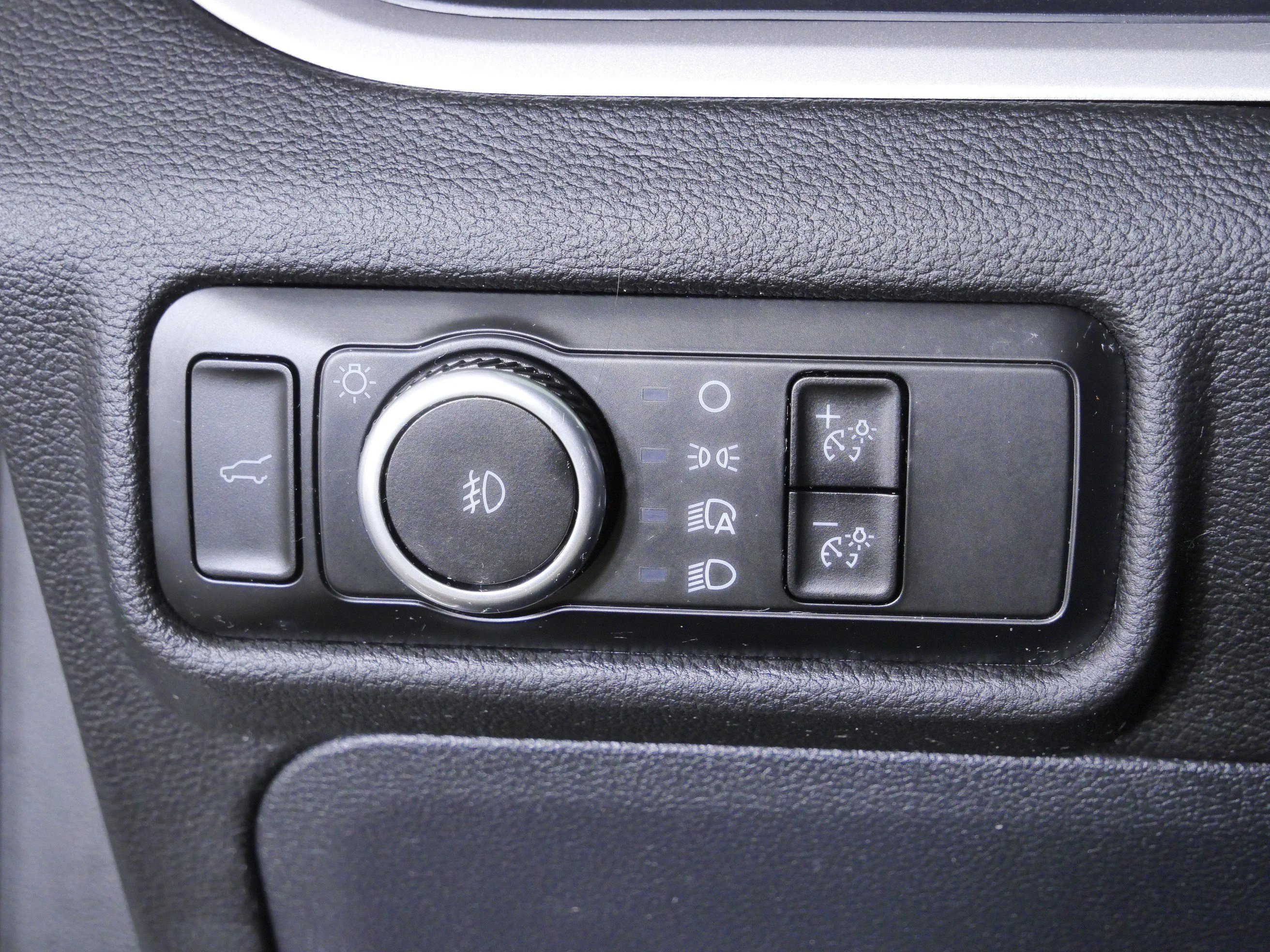 Certified Used 2024 White Metallic Ford XLT image 25