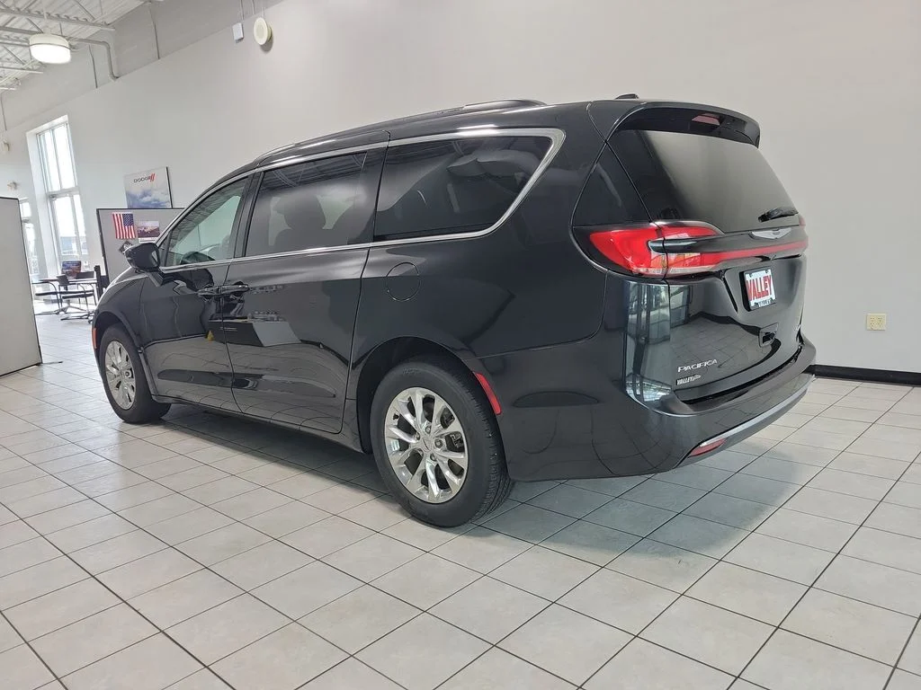 Used 2022 Black Chrysler Touring L image 8