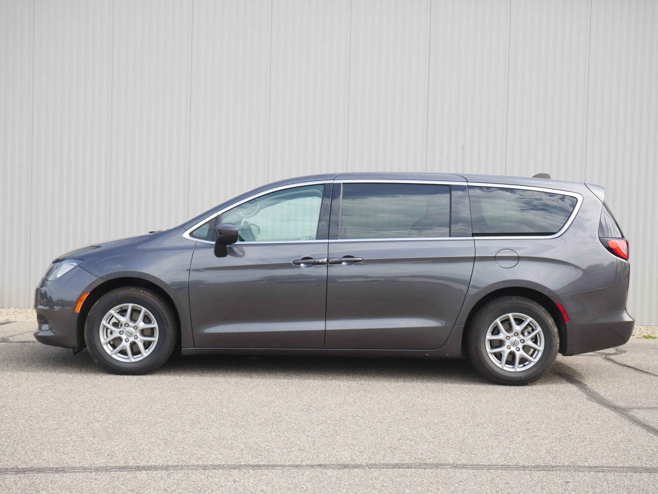 Used 2023 Granite Crystal Metallic Clearcoat Chrysler LX image 2