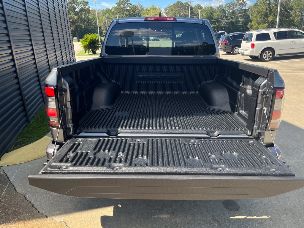 New 2027 Gun Metallic Nissan Crew Cab SV image 25