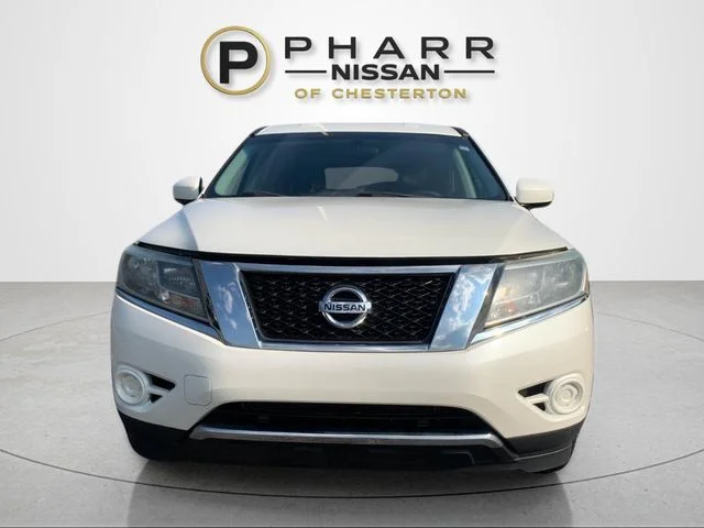 Used 2015 White Nissan S image 8
