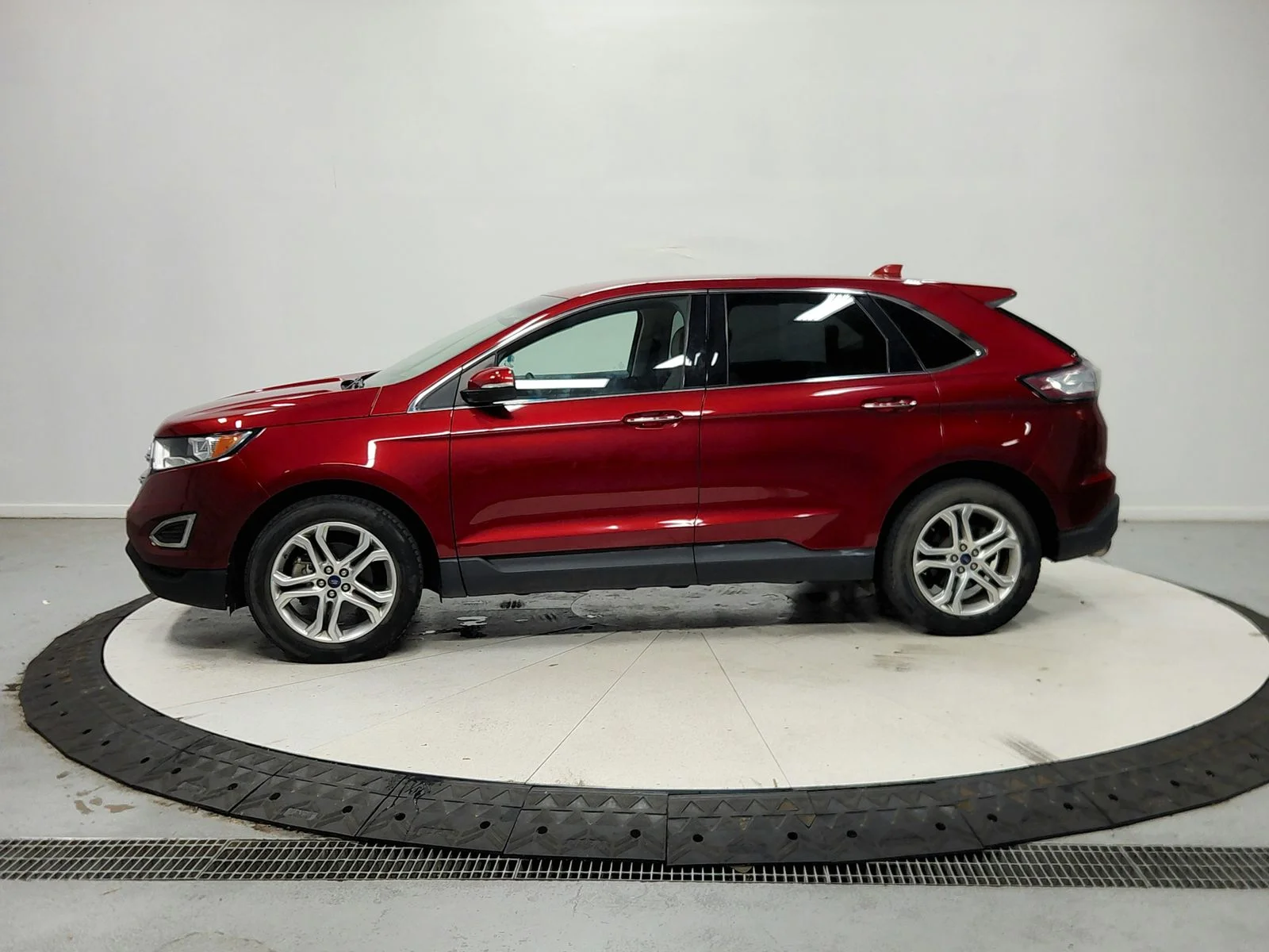 Used 2018 Red Ford Titanium image 5