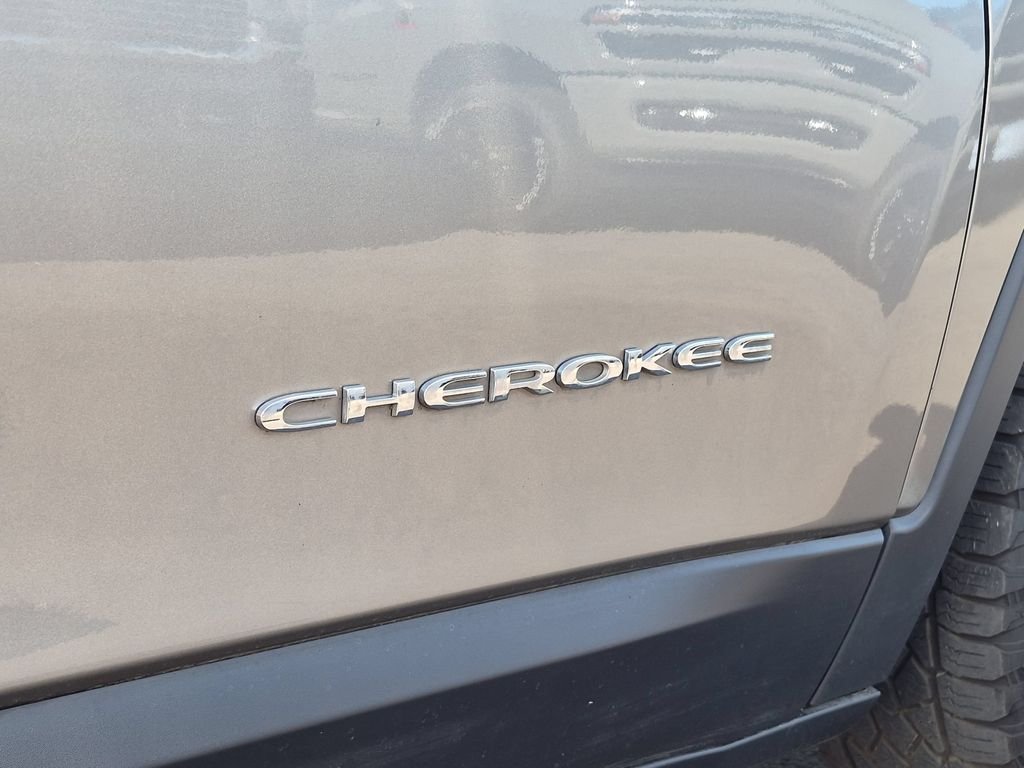 Used 2020 Light Brownstone Pearlcoat Jeep Latitude Plus image 25