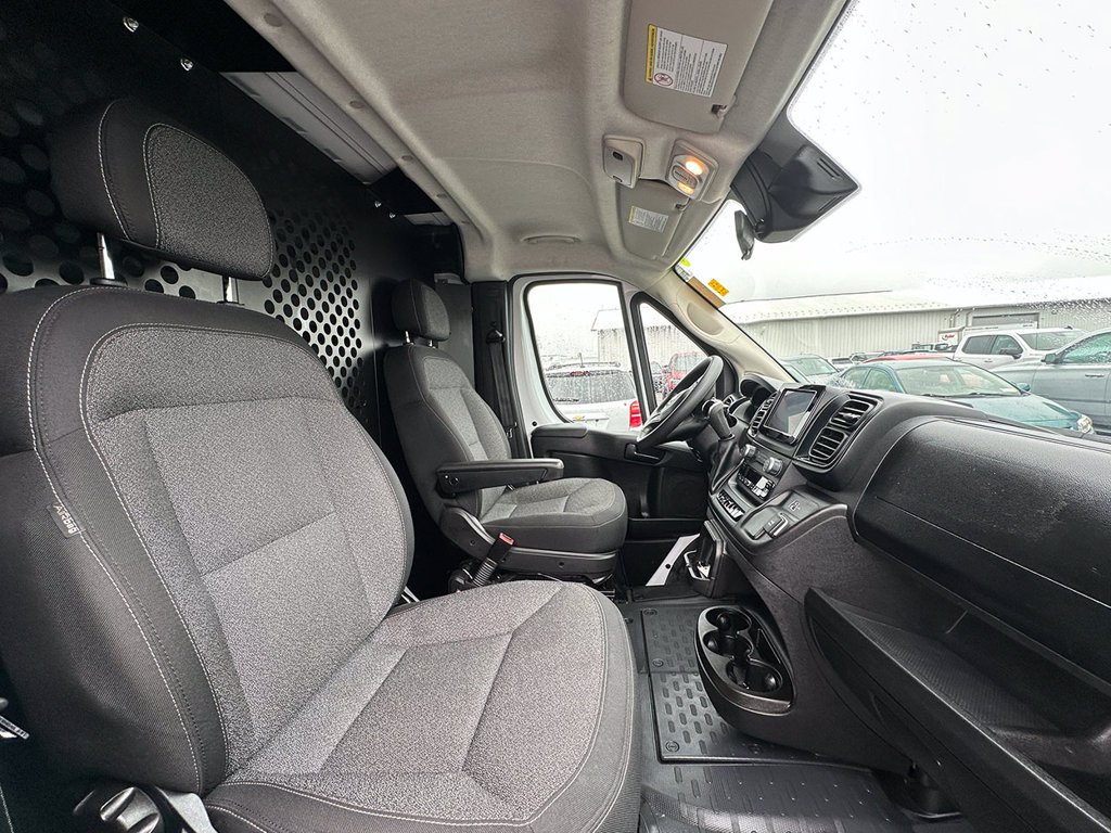 Used 2025 White Ram Base image 20