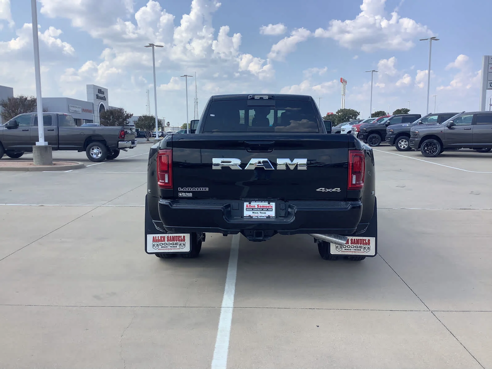 2026 RAM 3500 Laramie - Photo 7