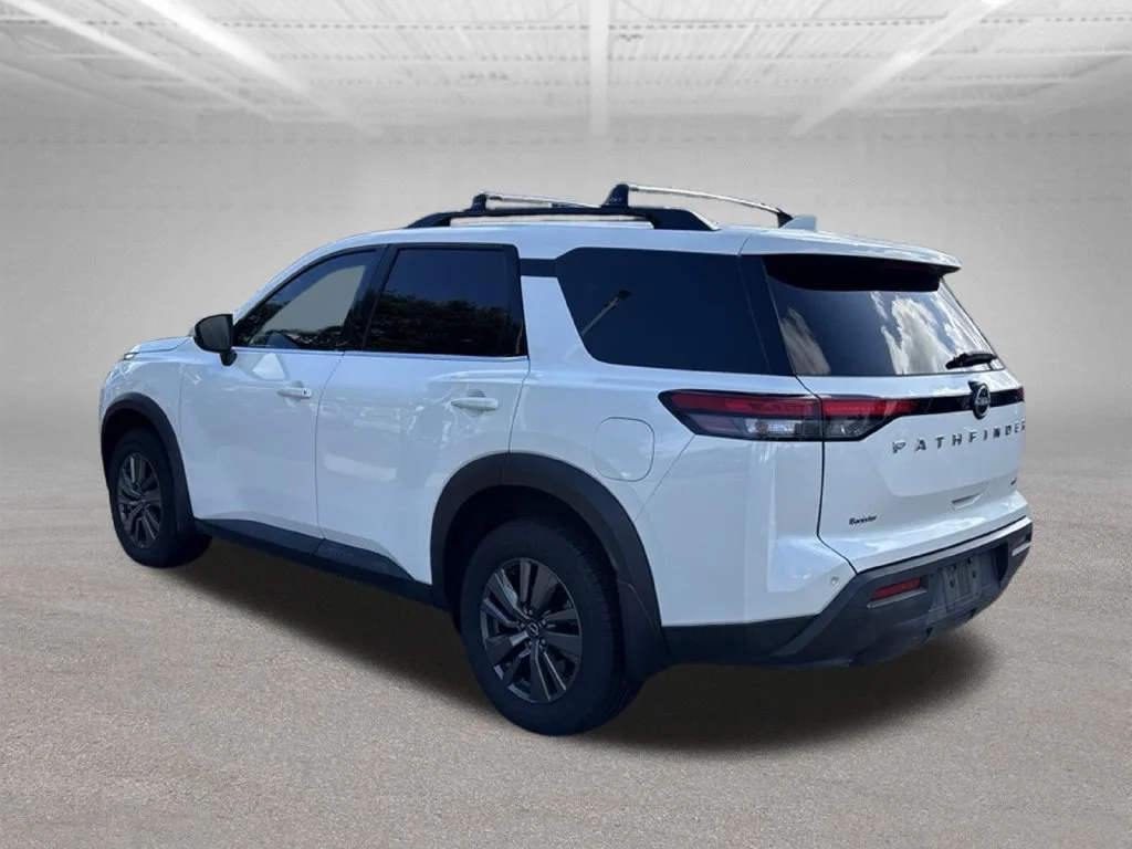 Used 2022 White Nissan SV image 4
