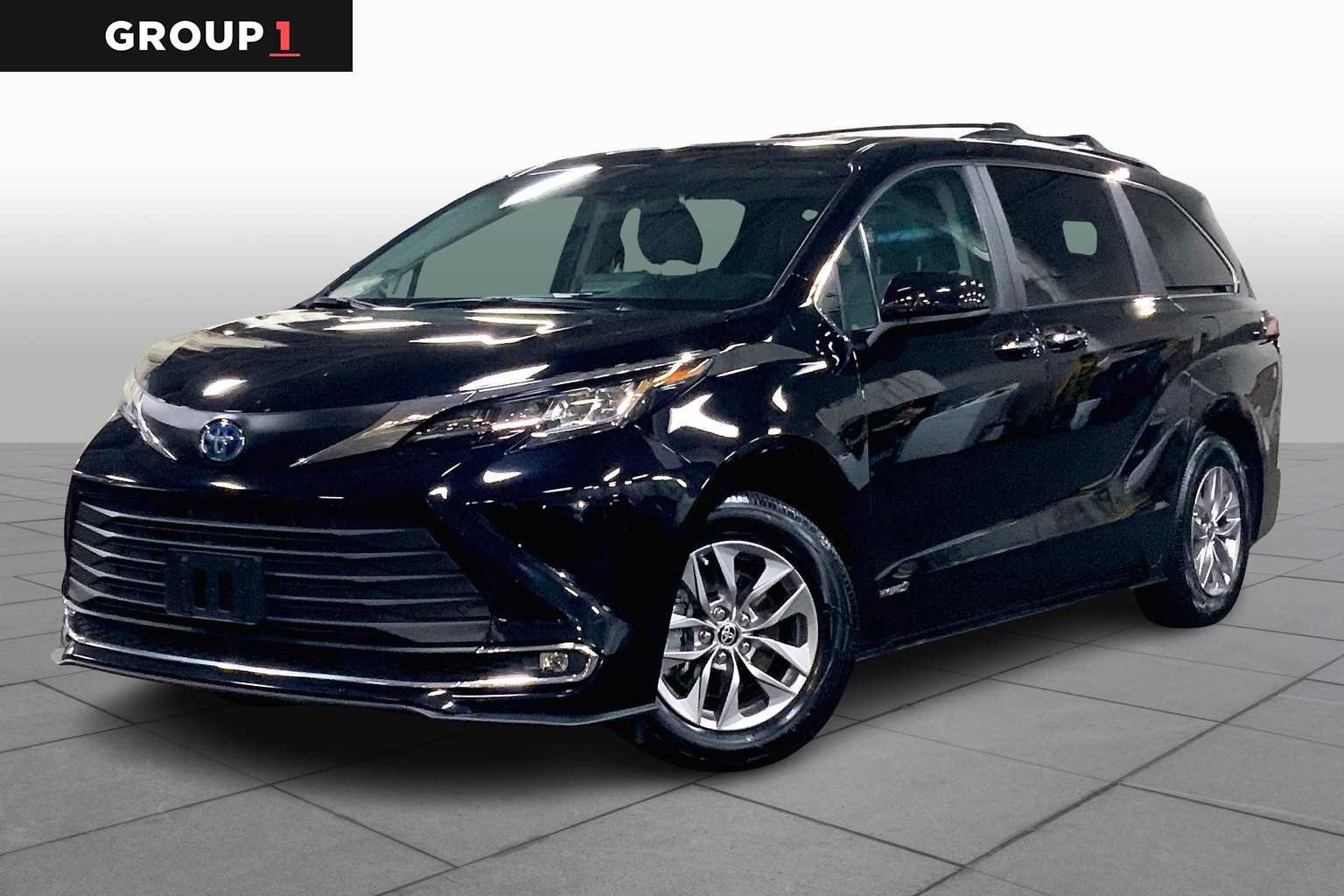 2021 Toyota Sienna XLE 7-Passenger Hybrid AWD's photo