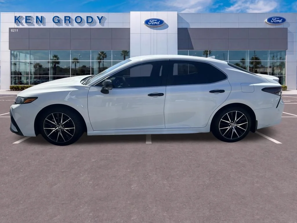 Used 2023 White Toyota SE image 3
