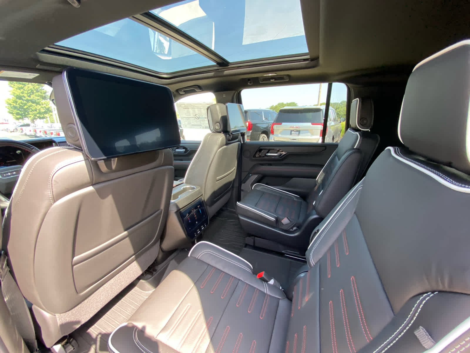 2026 GMC Yukon XL AT4 Ultimate - Photo 19