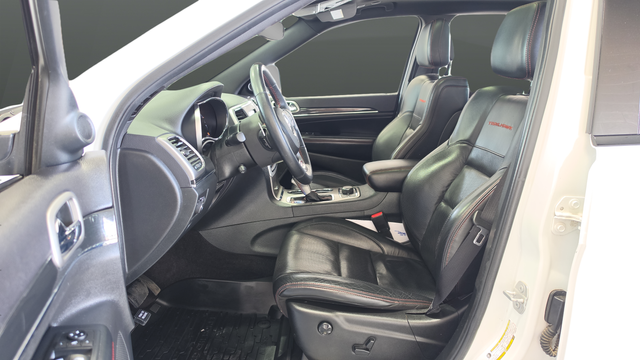 Used 2018 Bright White Clearcoat Jeep Trailhawk image 9