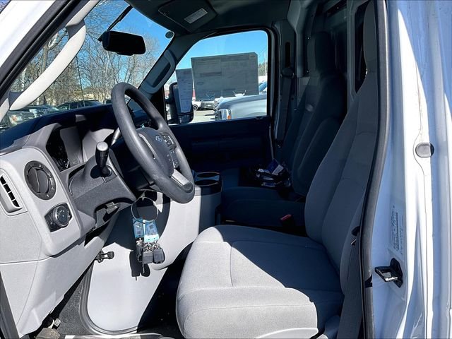 New 2025 Oxford White Ford E-350 SRW image 7