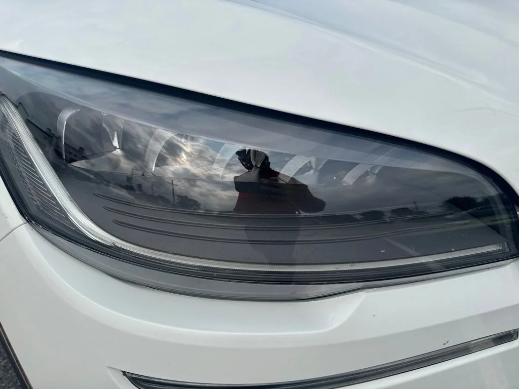 Used 2023 White Metallic Lincoln Standard image 50