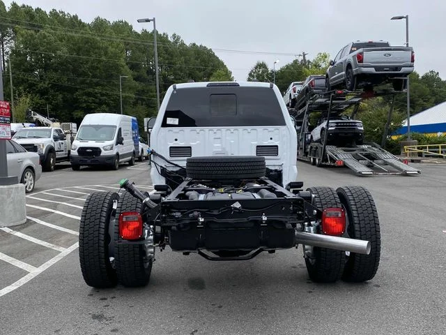 New 2025 Oxford White Ford F-600® XL image 4