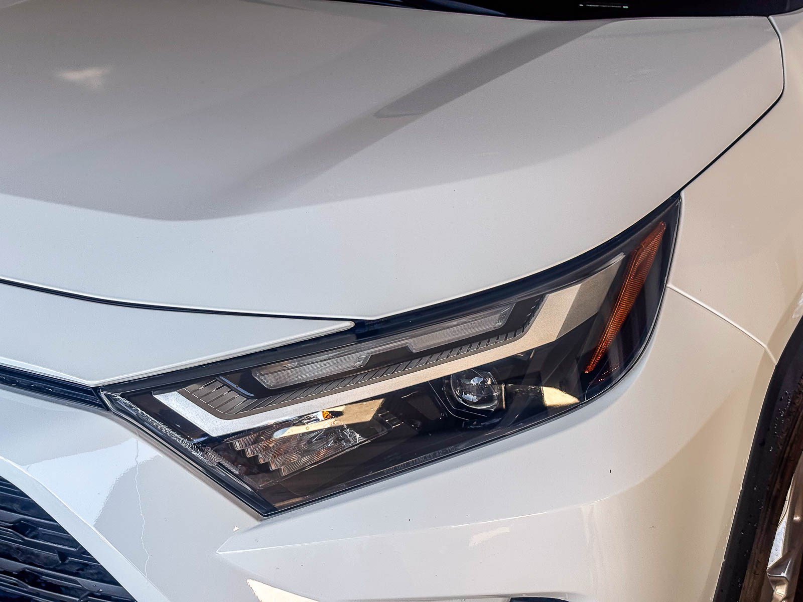 Used 2025 Ice Cap Toyota Hybrid XLE image 7