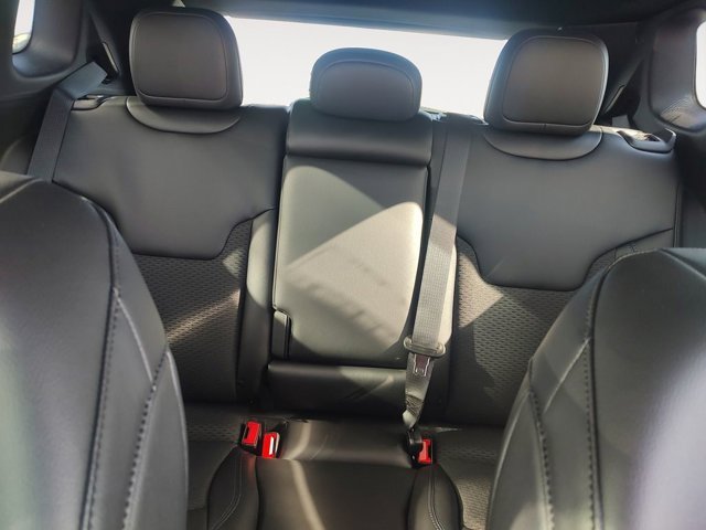 New 2026 Silver Zynith Metallic Clear-Coat Exterior Paint Jeep Latitude Altitude image 13