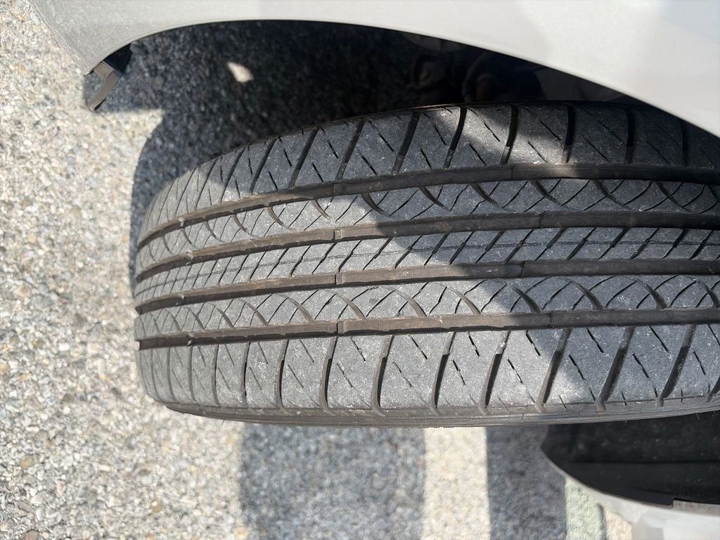 Used 2018 Silver Ford SE image 38