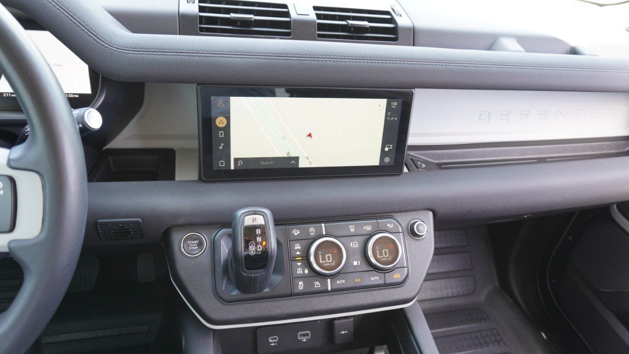 Used 2023 Green Land Rover S image 16