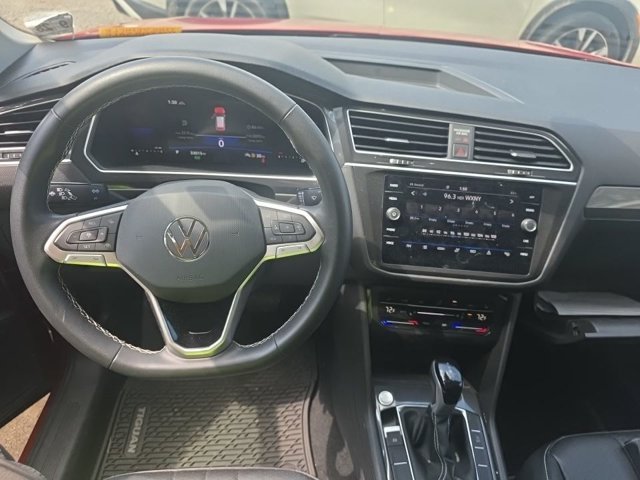 Used 2023 Kings Red Metallic Volkswagen SE image 5