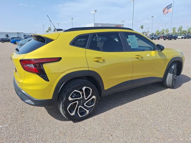 Used 2025 Yellow Chevrolet 2RS image 7