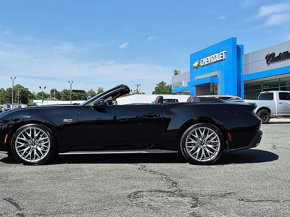 Used 2025 Black Ford GT Premium image 38