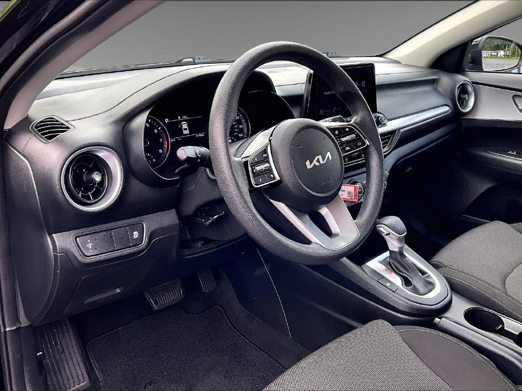 Used 2023 Black Kia LXS image 8