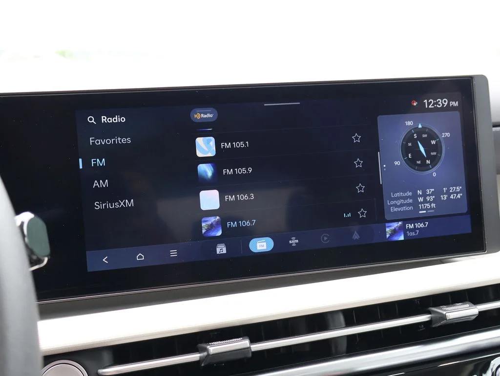 Used 2026 Silver Hyundai SEL image 35