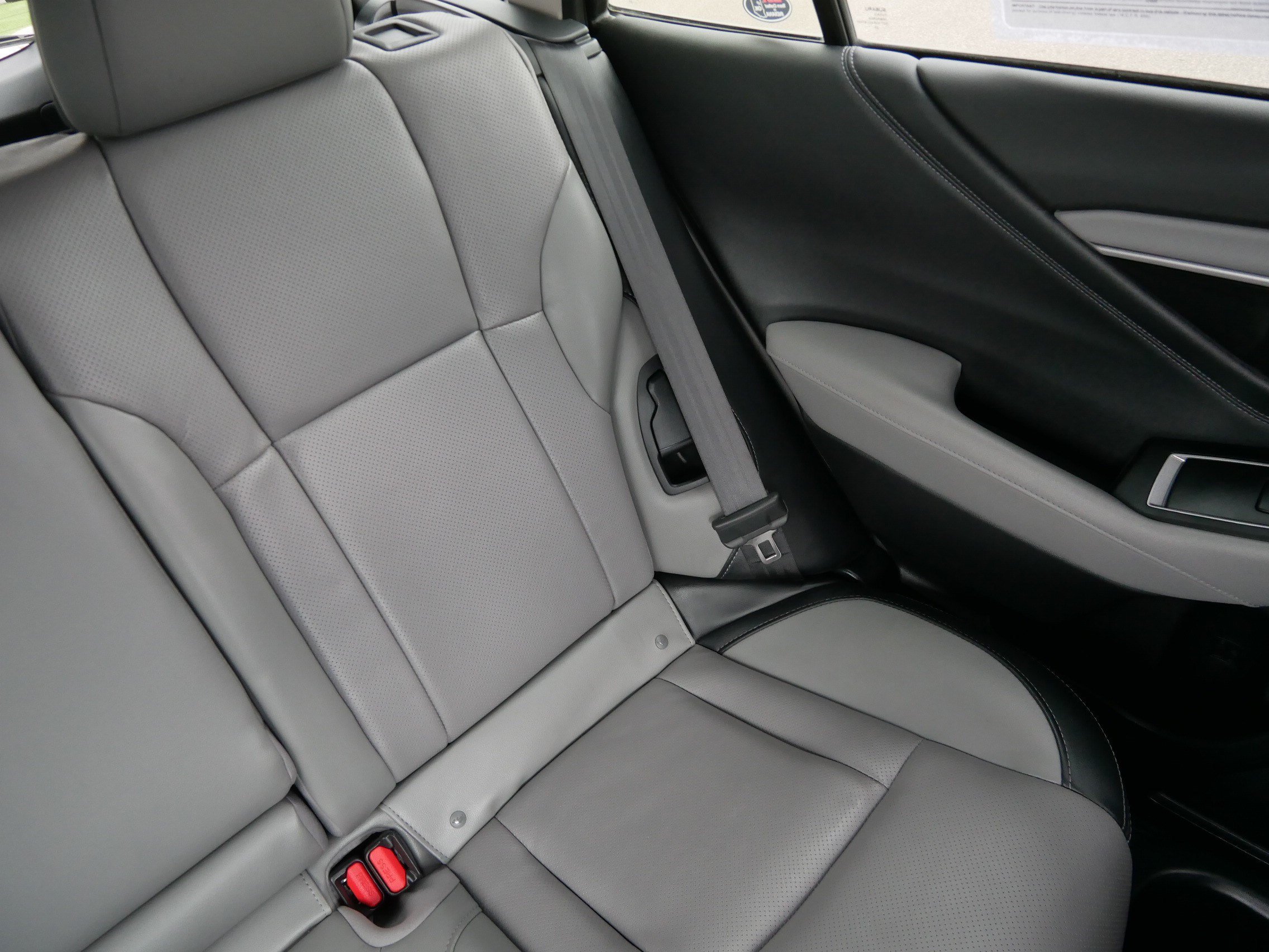 Certified Used 2025 Ice Silver Metallic Subaru Limited image 14
